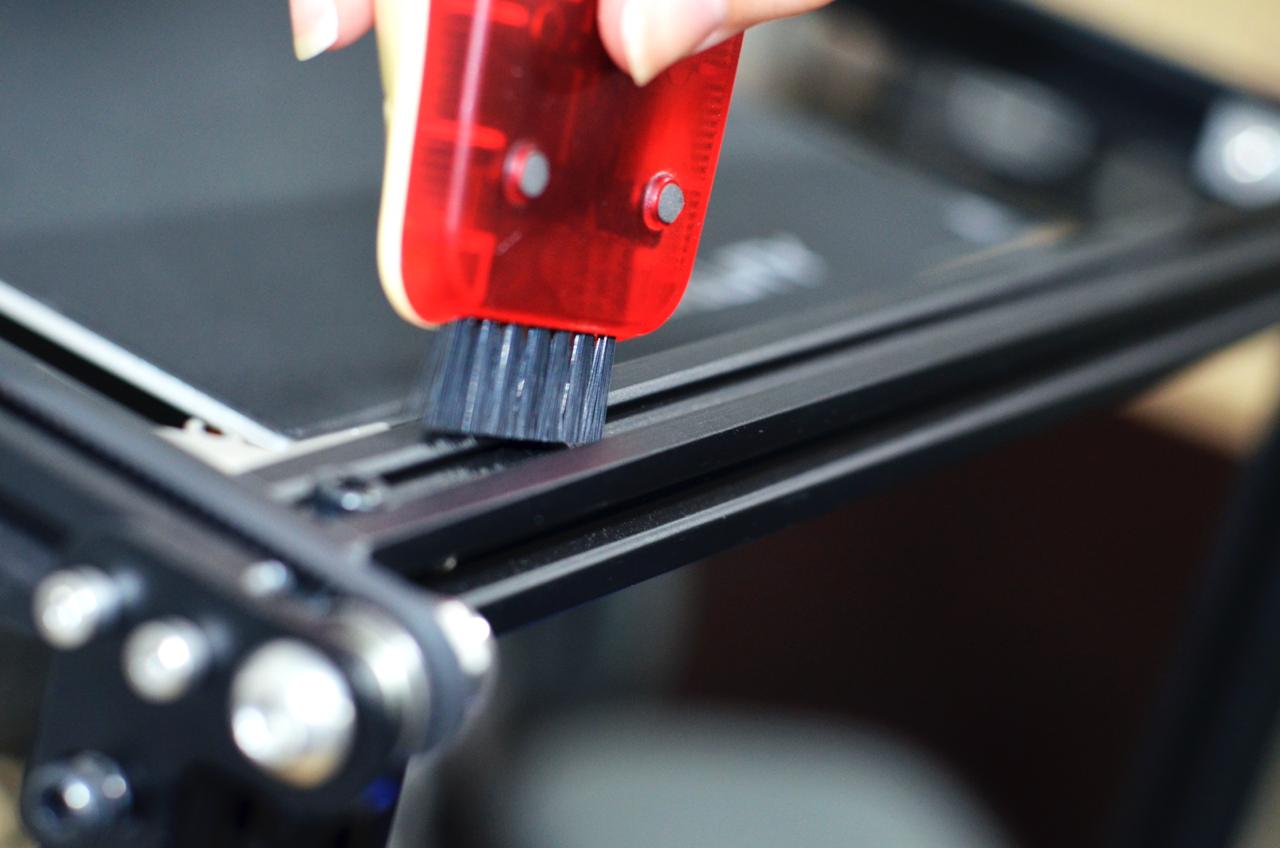 Foto demonstrativa da limpeza geral da impressora 3D