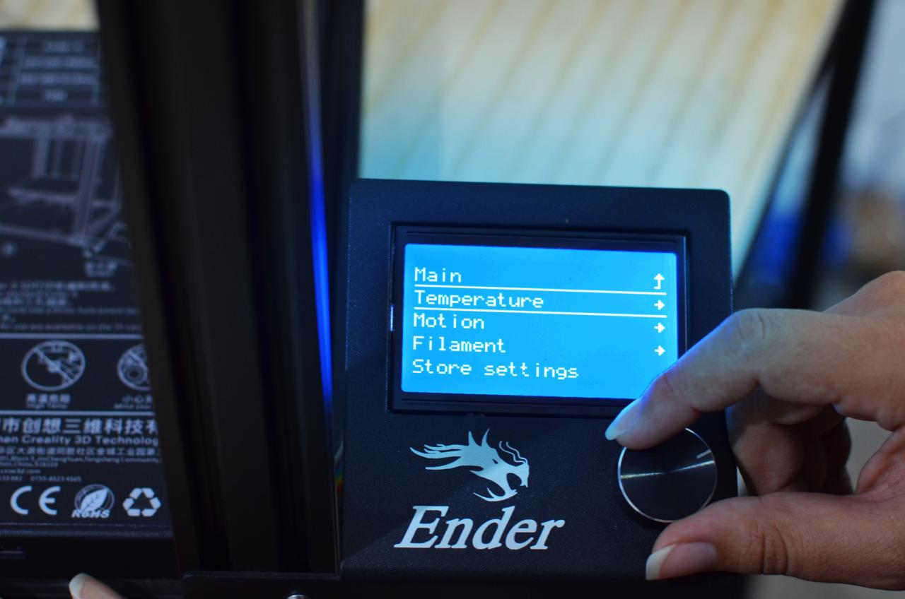 Foto do painel de controle, onde deverá ser inserido as temperaturas para o preaquecimento da impressora 3D
